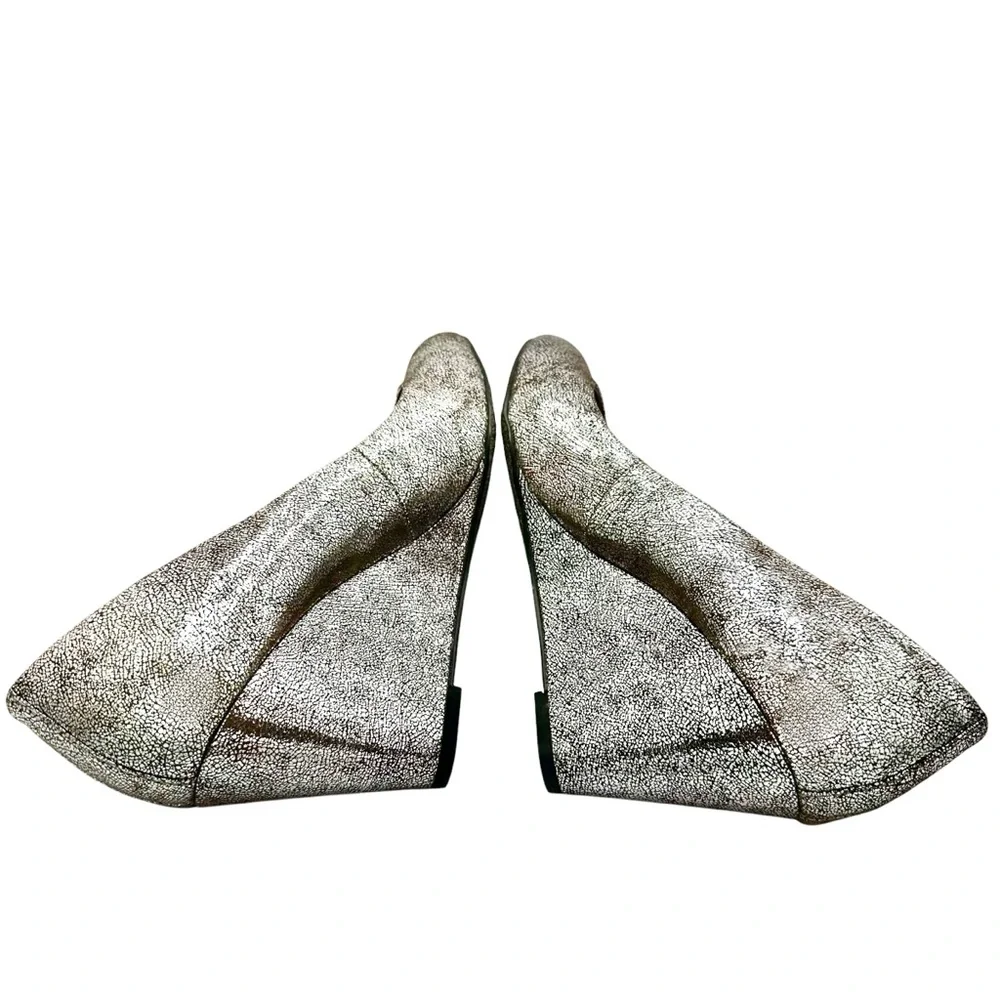 Vince Camuto Metallic Leather Wedge Heels Sz 6.5 VC-Melle Enhanced Silver‎ Pumps